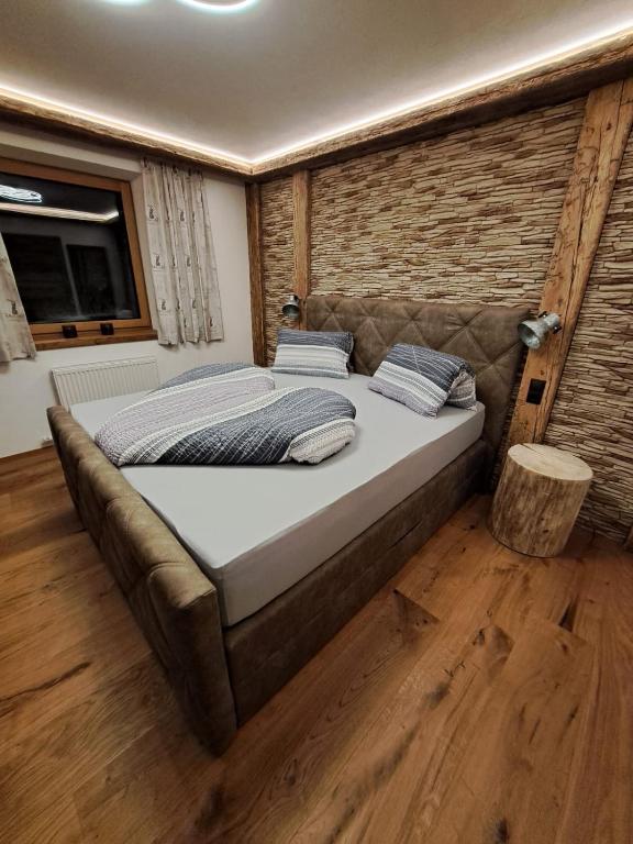 Helles, ruhiges Schlafzimmer in der Ferienwohnung Altenmarkt.